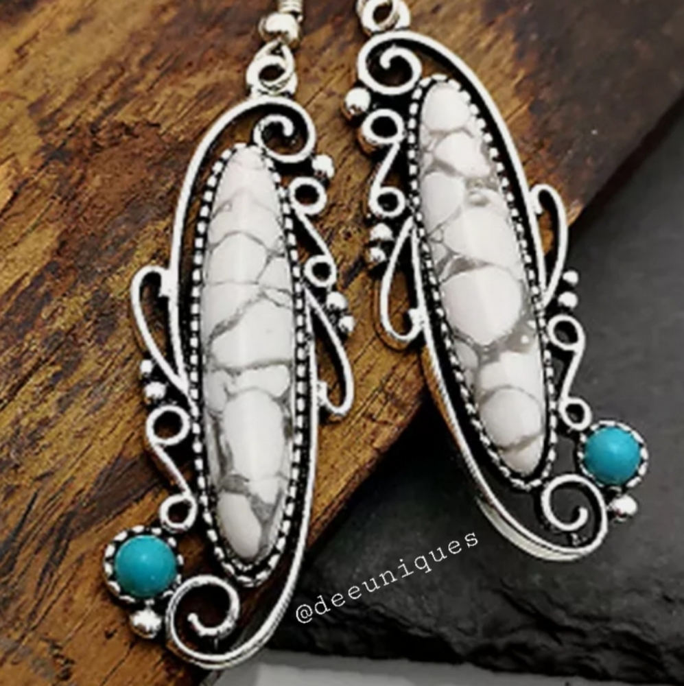Vintage vibe white and gray  stone earring